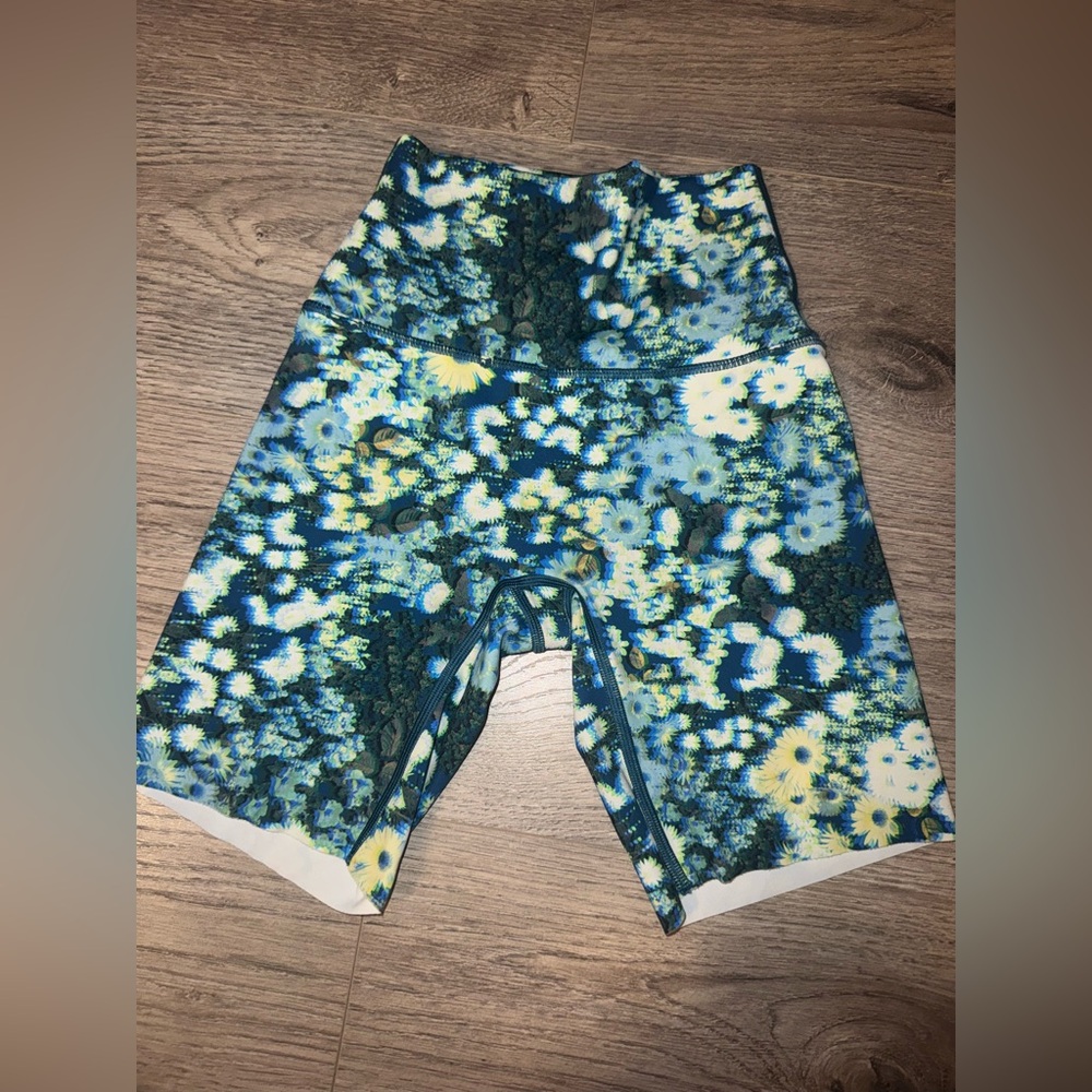 Offline By Aerie Trippy Retro High Waist Biker Shorts XS